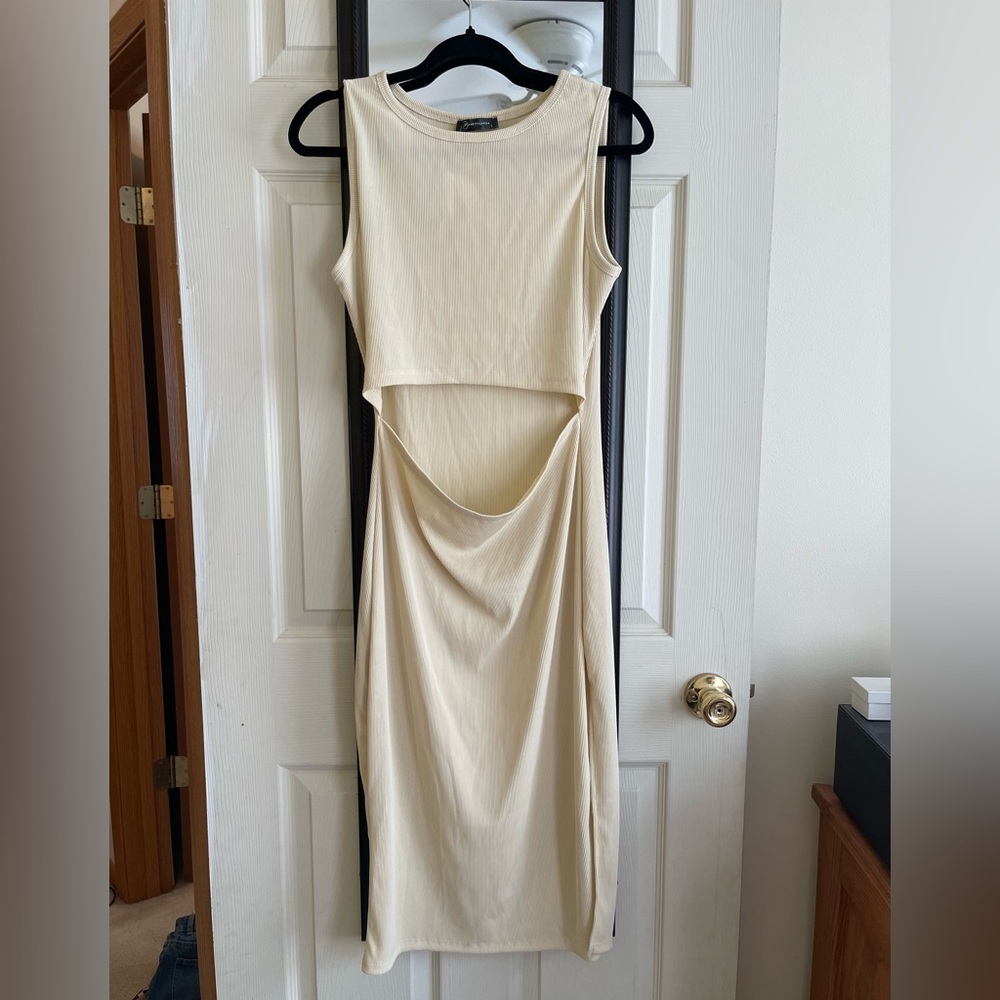 NWT Cream Halter Body-con Midi Dress